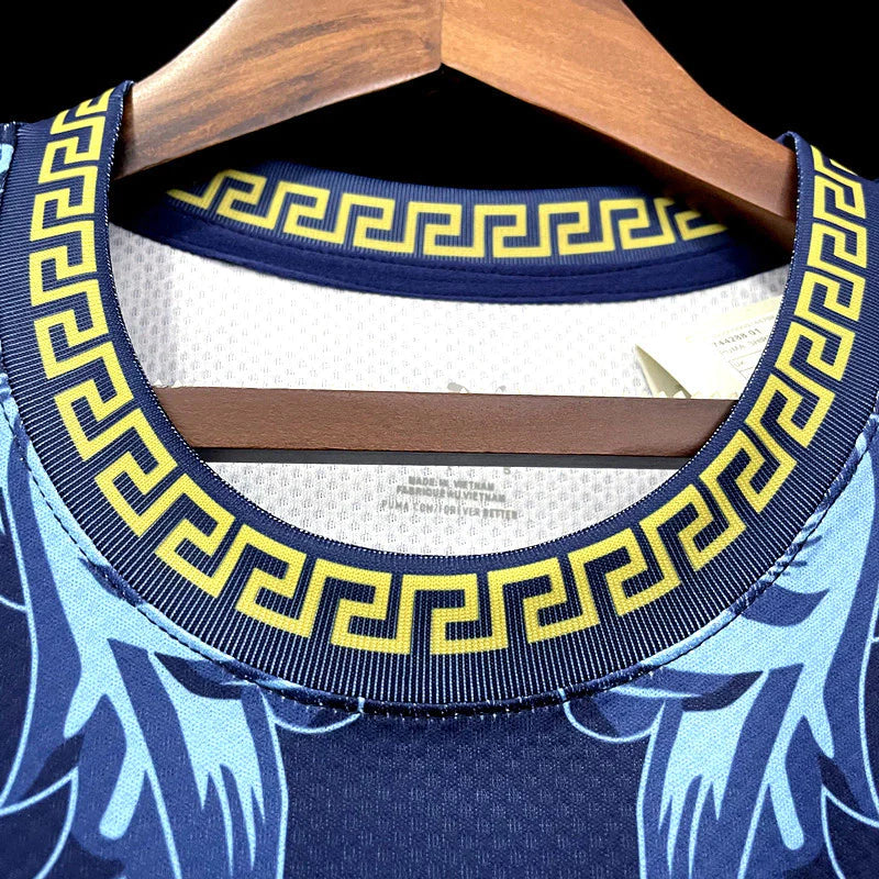 Camisa Seleção Itália x Versace Torcedor 2022/23 Masculino Azul