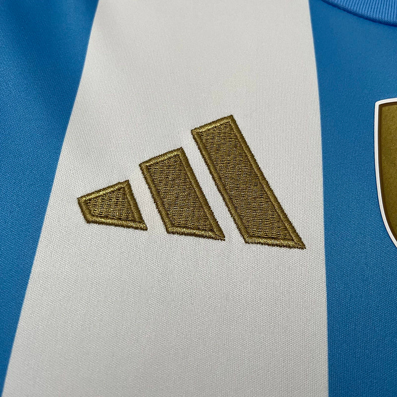 Camisa Adidas Argentina Copa América Torcedor 2024/25 Masculino Branco e Azul Celeste