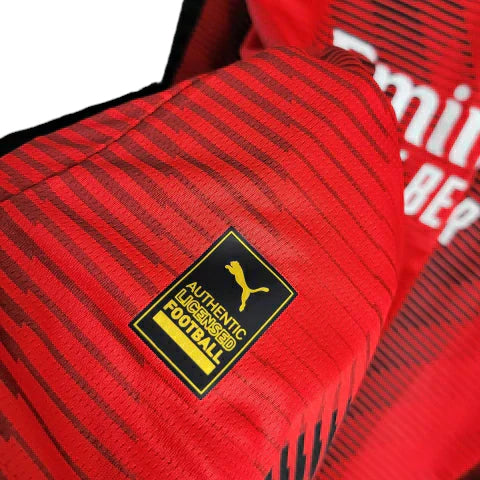 Camisa Milan Home 23/24 - Manga Longa - Torcedor Puma Masculina - Vermelho e Preto